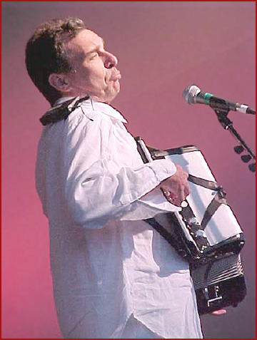 Zachary Richard soloing at the Festival Acadien